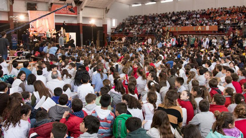 Multitudinario y emotivo marco en Voces para llegar al Sol