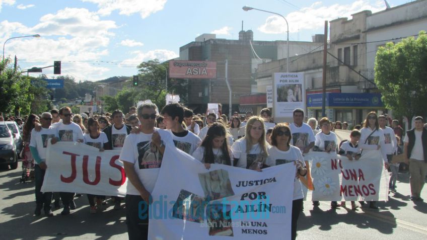 En silencio y con profundo respeto, una multitud pidió justicia por Ailín