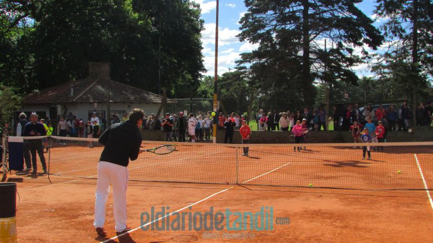 Con una cena y clínica de tenis, históricos jugadores apoyaron al Hospital de Niños