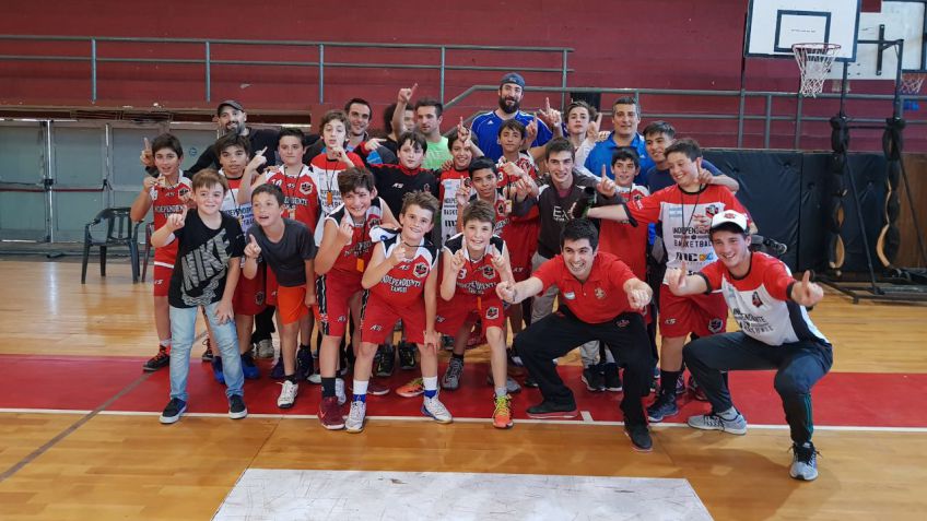 La categoría Mini de Independiente campeón del torneo de Olavarría