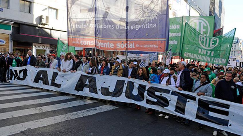 Protestas contra reformas laboral y previsional