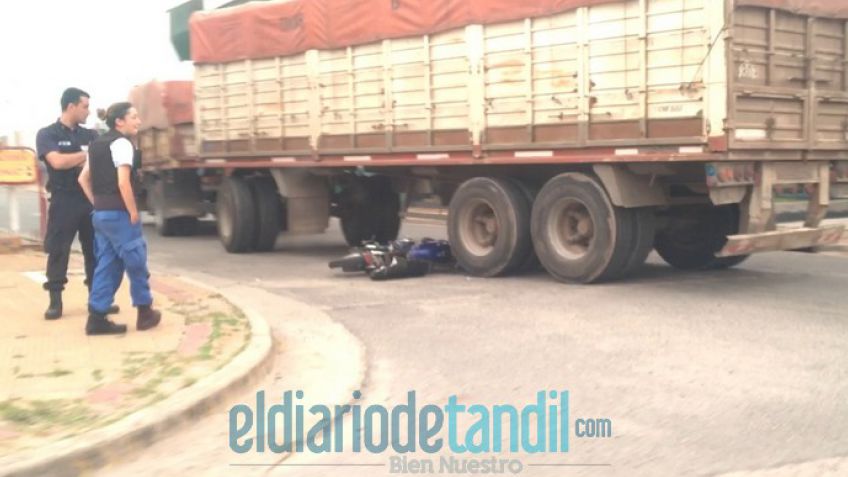 Dos heridos tras choque entre motocicleta y camión