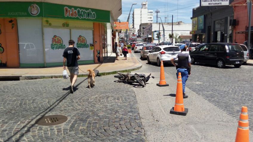 Choque entre auto y moto sin mayores consecuencias