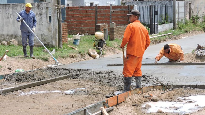 Nuevas obras de pavimentación en la calle Larrea y el Barrio 17 de Agosto