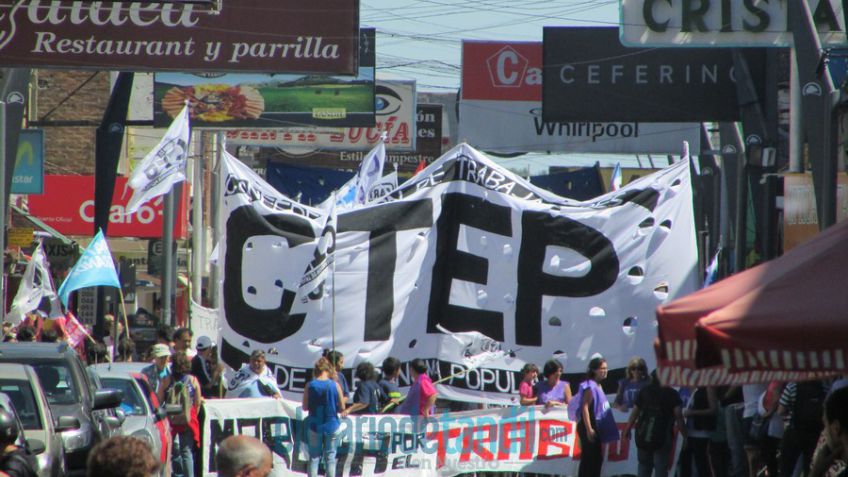 Una multitud marchó en contra de las reformas impulsadas por el gobierno