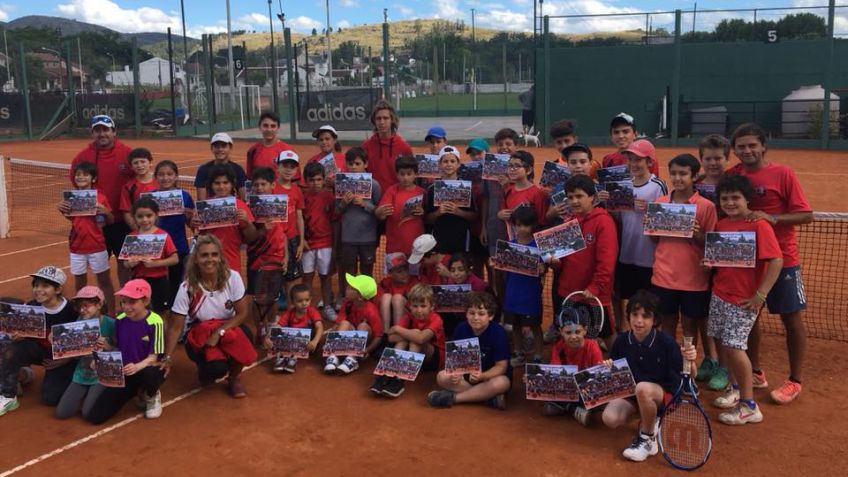 El tenis de Independiente cerró el año con un encuentro de padres e hijos