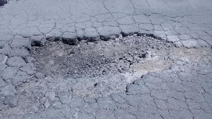 Rompió la rueda por un increíble pozo