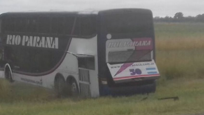 Uno de los choferes del Río Paraná resultó herido y permanece internado