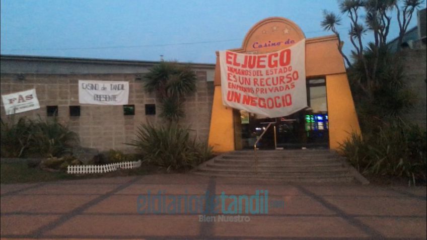 Empleados del casino fueron al paro y denunciaron la "privatización" del manejo del dinero