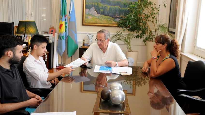 El municipio entregó un subsidio al CUT para el alquiler de la casa para estudiantes en La Plata