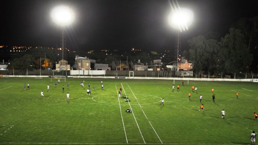 Se juegan las etapas finales del Torneo Nocturno de Ferro 