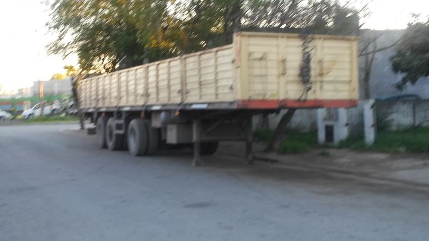 Fuertes quejas por ruidos molestos contra talleres en zona de Colectora