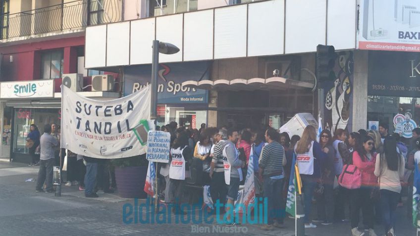 Gremios estiman poco más del 80% de acatamiento al paro docente