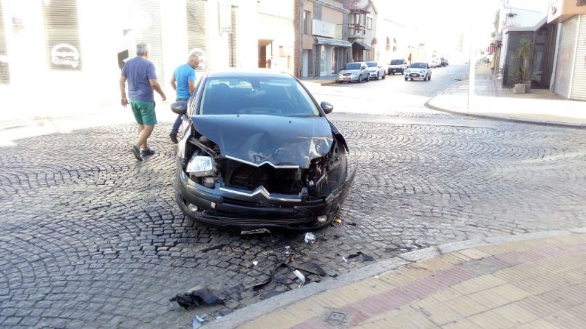 Fuerte choque en pleno centro