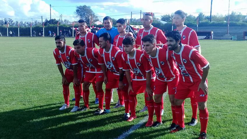 Gimnasia sufrio una goleada en su visita a Juventud Unida de Nicanor Otamendi