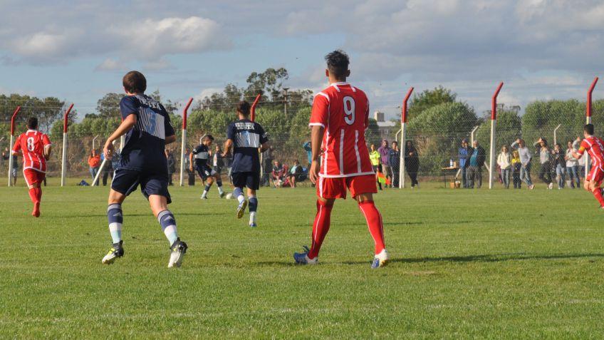 Gimnasia sufrio una goleada en su visita a Juventud Unida de Nicanor Otamendi