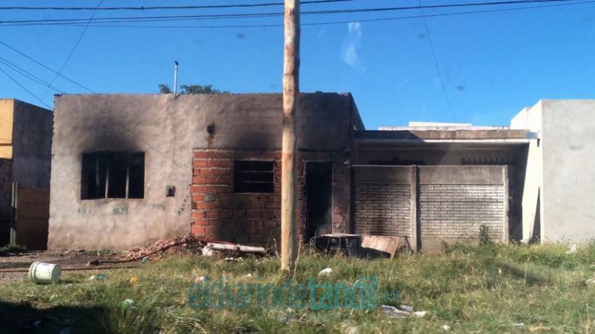 Bomberos trabajaron en el incendio de una vivienda