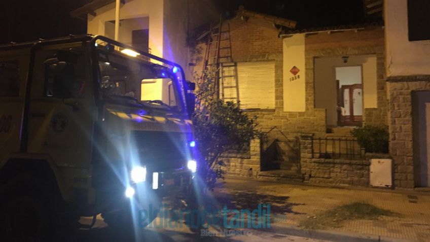 Fumigó contra los murciélagos y se desató un incendio