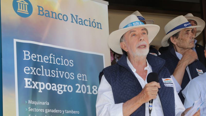 González Fraga anunció créditos con un año de gracia y refinanciamiento para quienes estén en emergencia