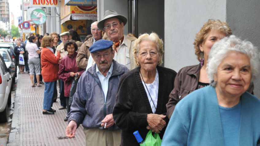 Los Jubilados y pensionados bonaerenses cobrarán sus haberes desde el martes 27