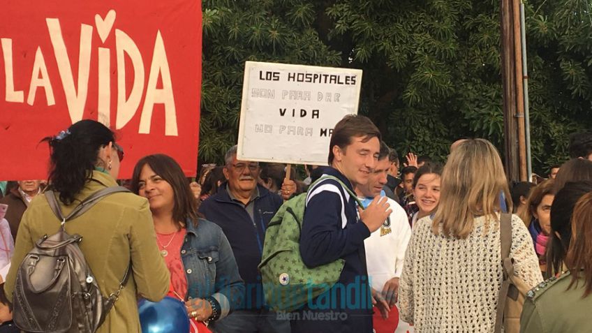 Un numeroso grupo marchó contra la legalización del aborto