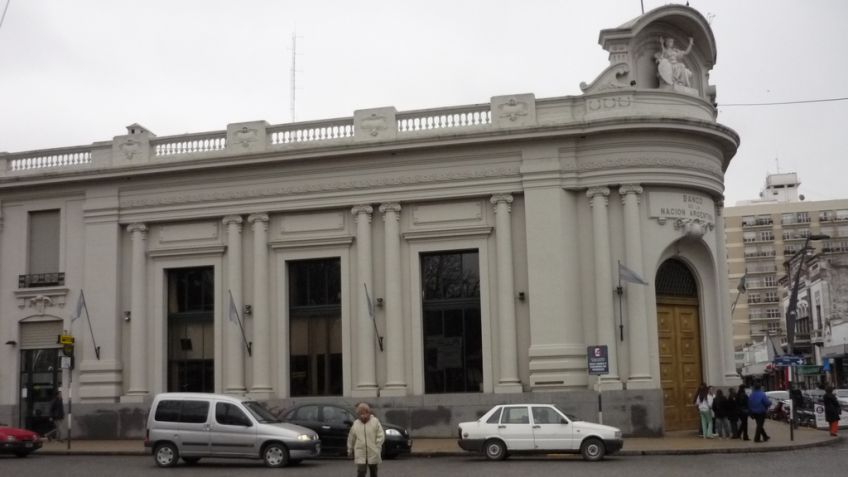 Los bancos comienzan con atención reducida al público