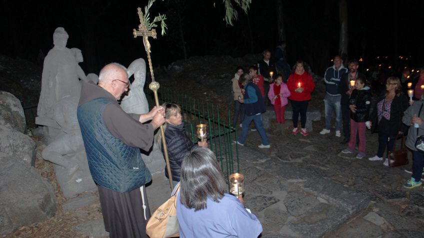 Las antorchas volvieron a iluminar el Calvario