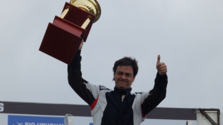 Aramburu cerró el domingo con podio 