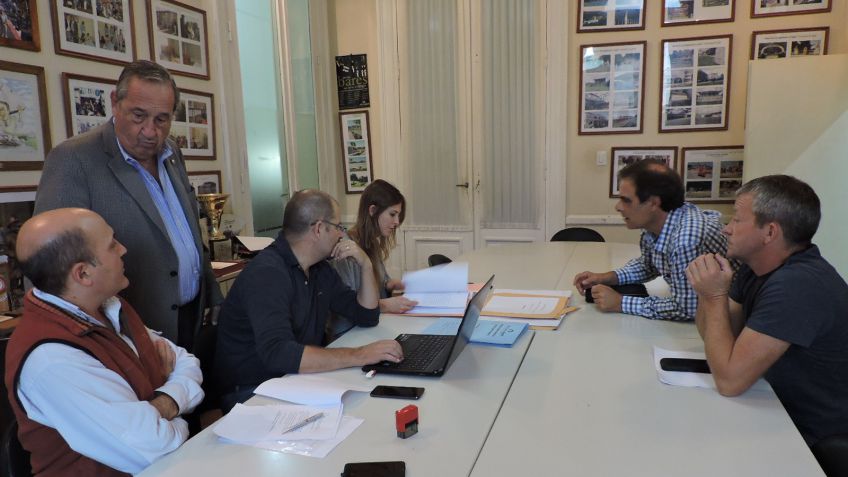 Se firmó un contrato y se conocieron las ofertas para obras de provisión de agua 