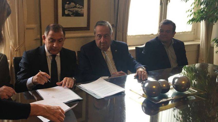 Se firmó un convenio para capacitar a funcionarios y personal en gestión comunal