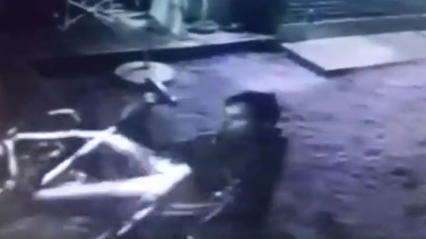 Ladrón quedó filmado robando una bicicleta