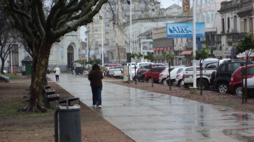 Lluvia cae lentamente sobre mí...