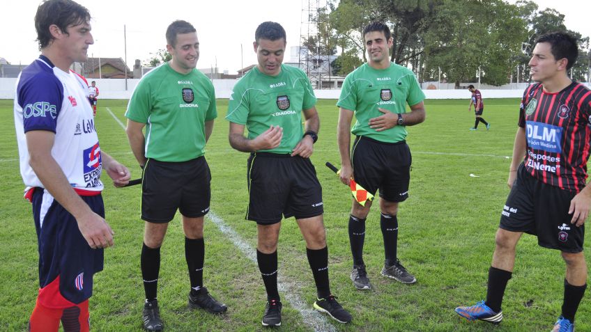 Vibrante partido en el Damaso Latasa entre Ferro y Sarmiento 