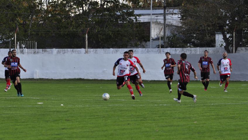 Vibrante partido en el Damaso Latasa entre Ferro y Sarmiento 