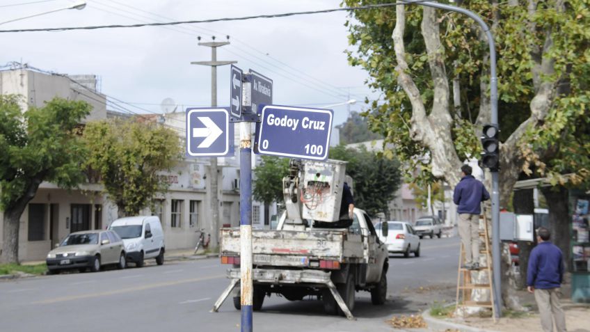Avanza la semaforización de la Avenida Rivadavia