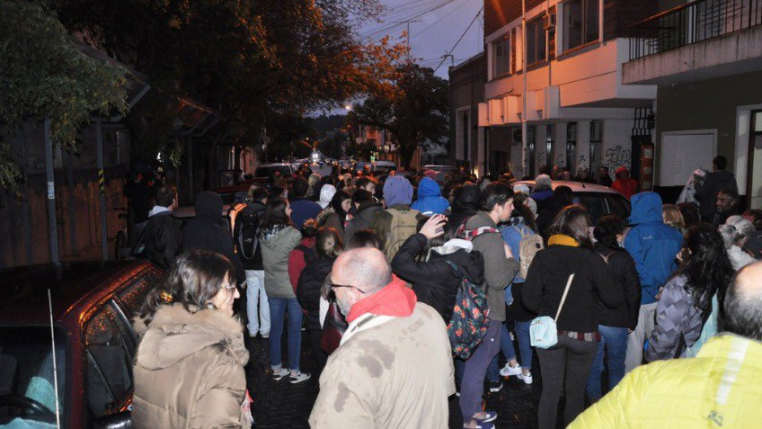 Bajo la lluvia, se le dijo "No Al Tarifazo"