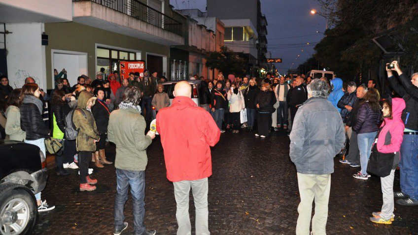 Bajo la lluvia, se le dijo "No Al Tarifazo"