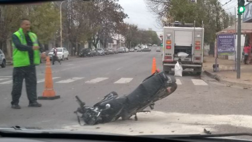 Motociclista herido tras colisionar con una camioneta