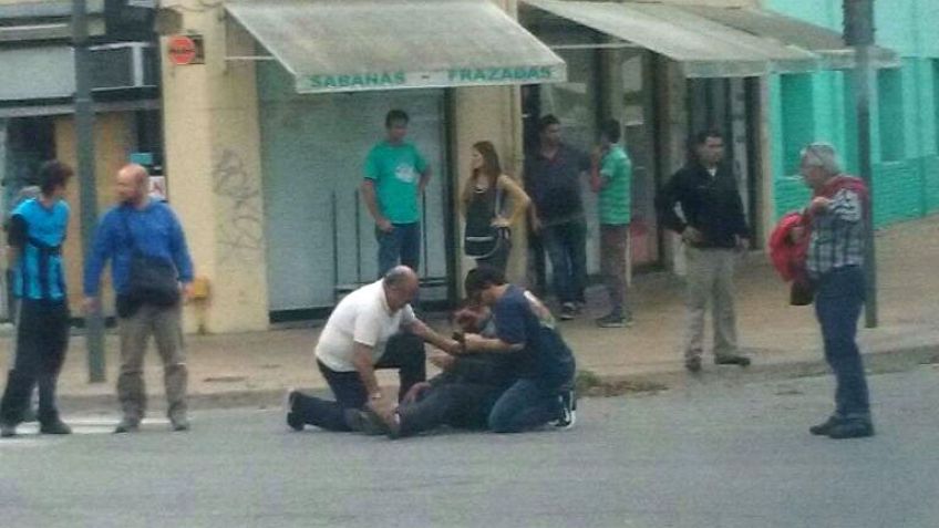 Motociclista herido tras colisionar con una camioneta