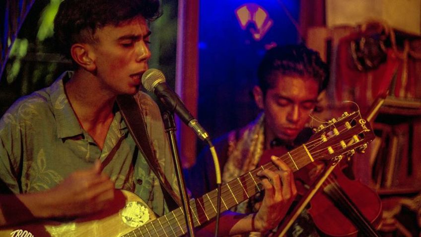 Canta conmigo, canta, hermano americano...