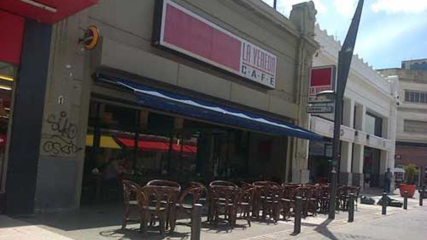 Si te tomaste un café en La Vereda con remera bordó, te están buscando