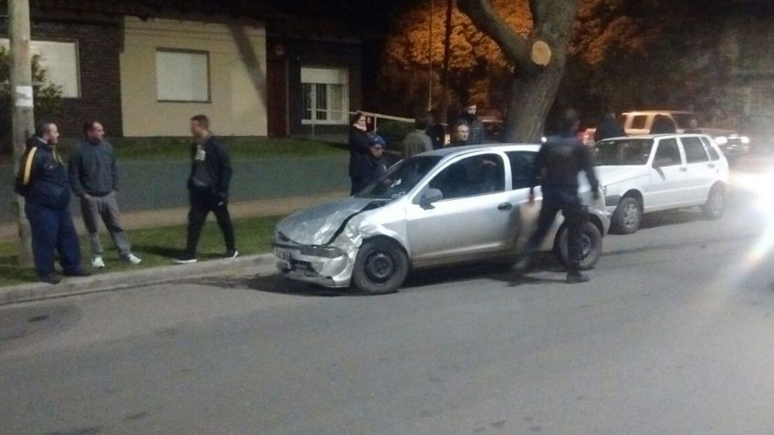 Fuerte choque entre dos vehículos en Avellaneda y Roca