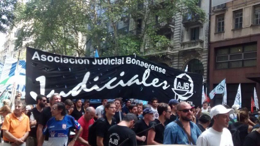 Judiciales bonaerenses paran y se movilizan a la Capital