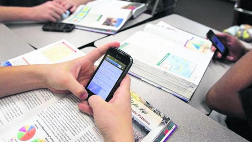 Alumnos tandilenses recibirán celulares para trabajar en la escuela