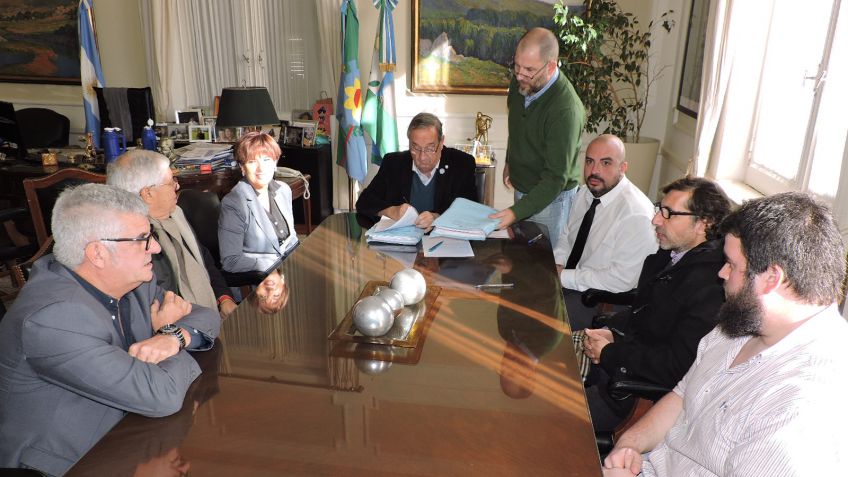 Se firmó el contrato para continuar con el edificio de la Escuela 502