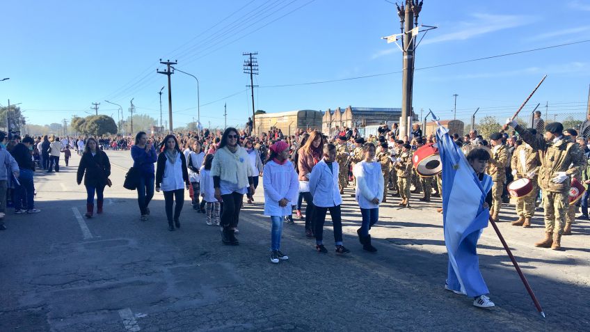 Una multitud participó del tradicional "Tandil Desfila"