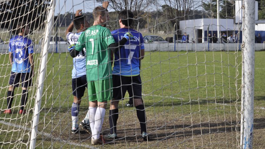 Empate 2 a 2 entre el local Gimnasia y Unicen en la Rural 