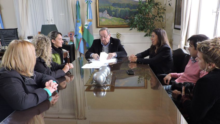 Adultos mayores podrán acceder tratamientos de equinoterapia 
