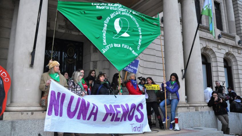 "Ni una menos. Vivas, libres y desendeudadas nos queremos"