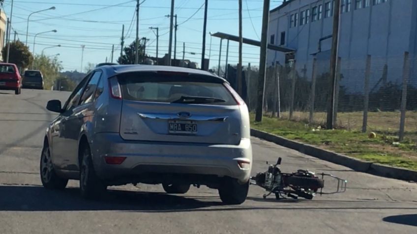 Un hospitalizado tras choque entre auto y moto